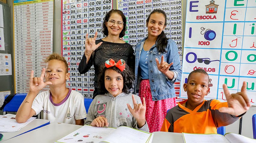 Escola bilíngue Taguatinga - Português - Libras